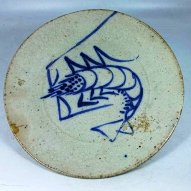 Beitou Kiln Stoneware Shrimp Plate — Early Taiwanese Folkware｜北投窯 手繪青花蝦紋陶盤（圖錄登載）