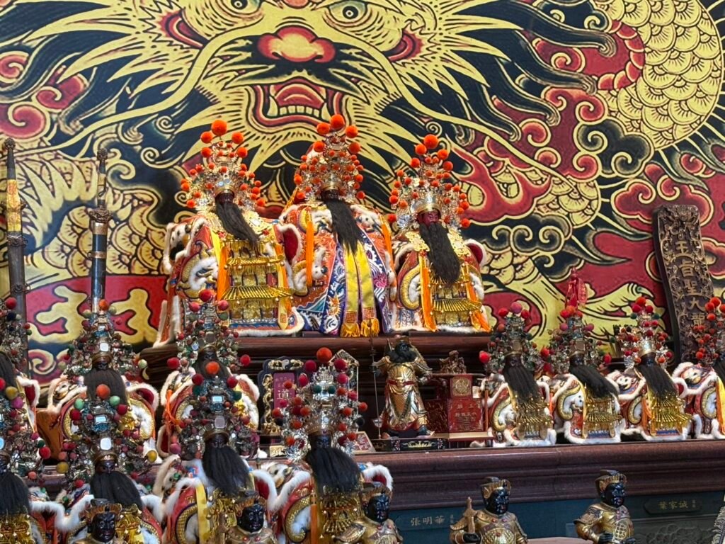 Full altar display of Gu Gong San Wang figures and attendants