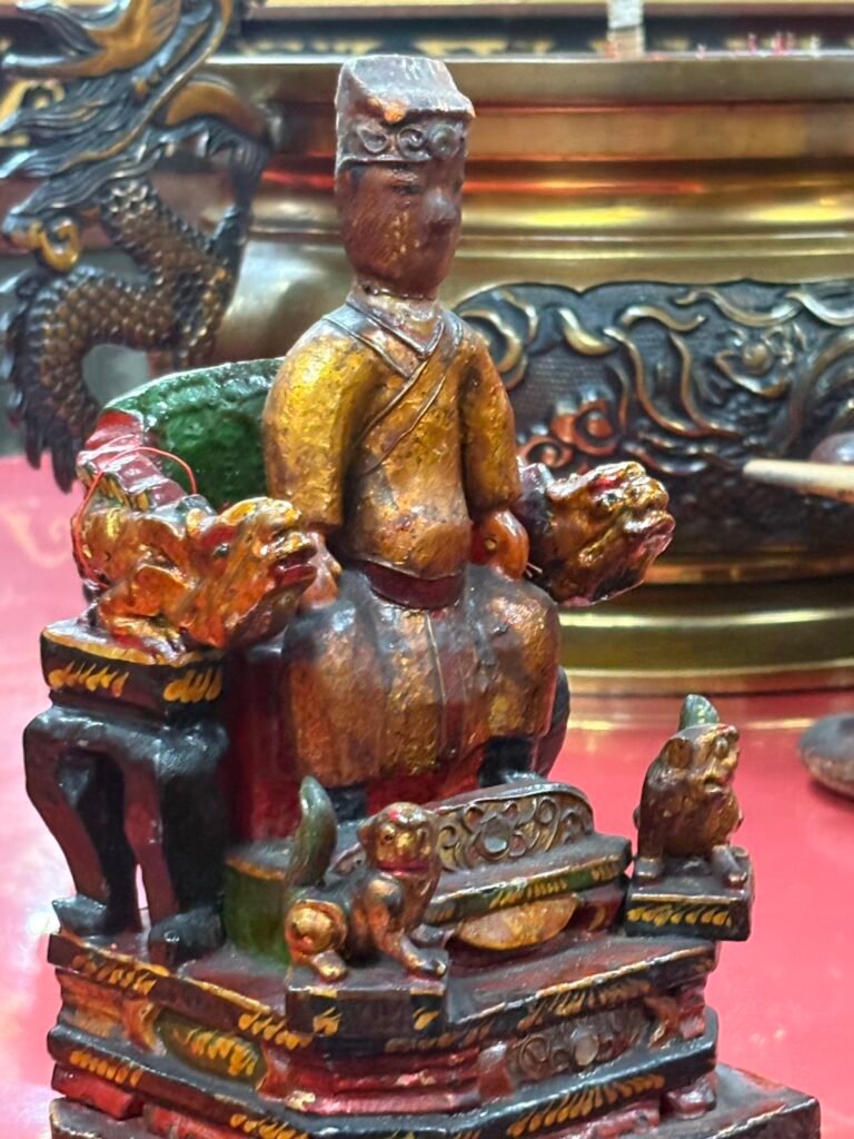 Three-quarter view of the Xiucai Ye statue and carved throne